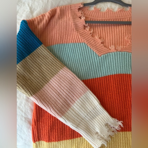 Color Blocked Frayed Sweater - Picture 4 of 4